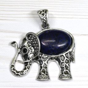  Nikkelmentes fém elefánt medál lápisz lazuli (festett) kabosonnal, 4x4,5cm