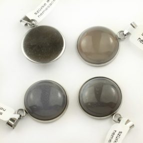   Ásványmedál - szürke achát kaboson nemesacél foglalatban- 2cm-es