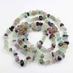   Fluorit ásvány splitter / szemcse - gömbölyített szemű - kb. 80cm-es szál
