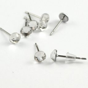   Strasszos fülbevaló nemesacél beszúrós alapon - 4,7mm - crystal