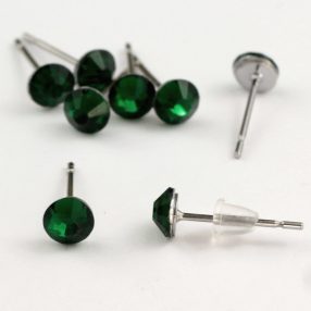   Strasszos fülbevaló nemesacél beszúrós alapon - 4,7mm - emerald