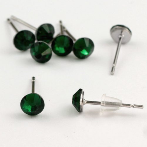 Strasszos fülbevaló nemesacél beszúrós alapon - 4,7mm - emerald