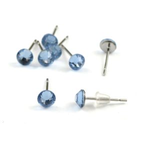   Strasszos fülbevaló nemesacél beszúrós alapon - 4,7mm - light sapphire