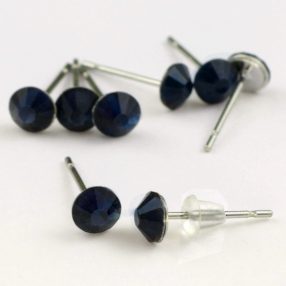   Strasszos fülbevaló nemesacél beszúrós alapon - 4,7mm - montana