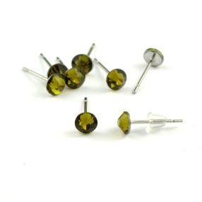   Strasszos fülbevaló nemesacél beszúrós alapon - 4,7mm - olivine