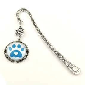   Fém könyvjelző üveglencsés medállal - tappancs mancs (0201)