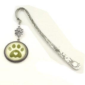   Fém könyvjelző üveglencsés medállal - tappancs mancs (0203)