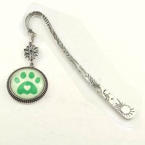   Fém könyvjelző üveglencsés medállal - tappancs mancs (0205)