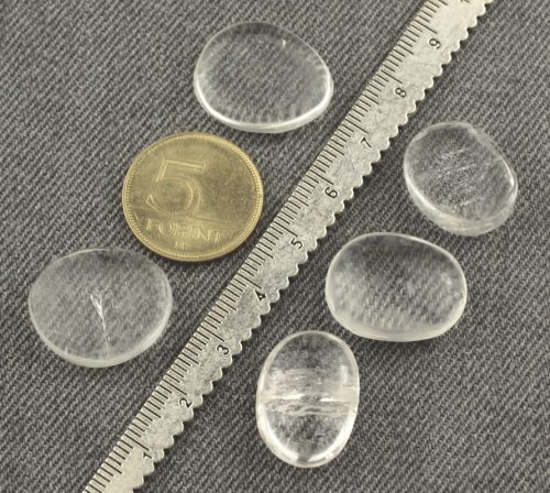 Hegyikristály (enyhén zárványos) lencse marokkő kb. 2cm /db