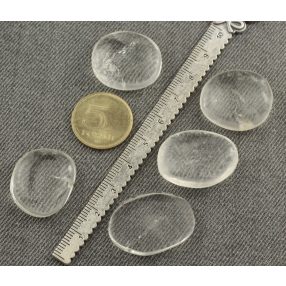   Hegyikristály (enyhén zárványos) lencse marokkő 2,5-3cm /db