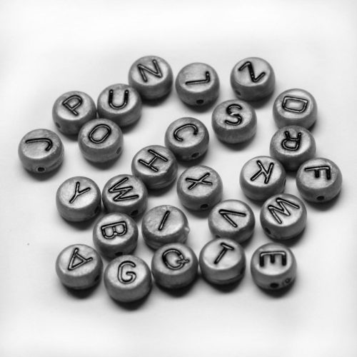 Akril betű gyöngy - 7x3,5mm-es - P