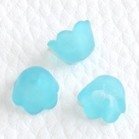   Akril virág (gyöngyvirág) - 7x10mm-es áttetsző matt türkizkék