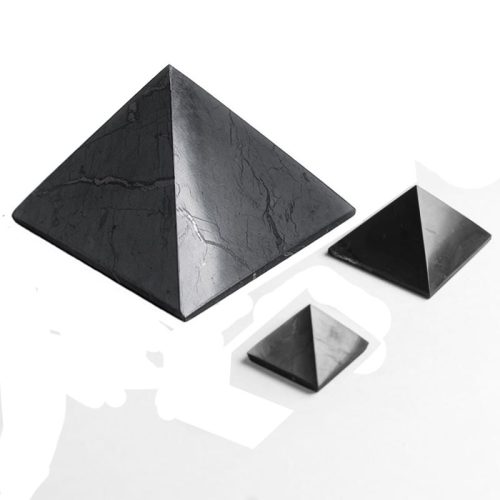 Shungit piramis - kb. 4cm-es