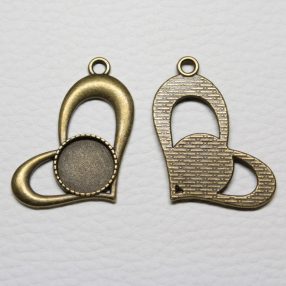   Tibeti stílusú ragasztható fém medál alap - antik bronz színű 41x25mm-es, 14mm-es kabosonhoz