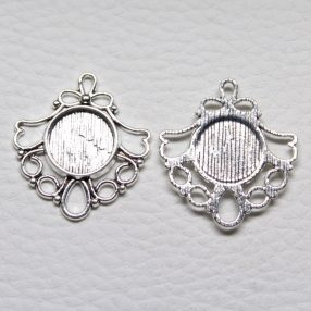   Tibeti stílusú ragasztható fém medál alap - ezüst színű 29x26mm-es, 12mm-es kabosonhoz